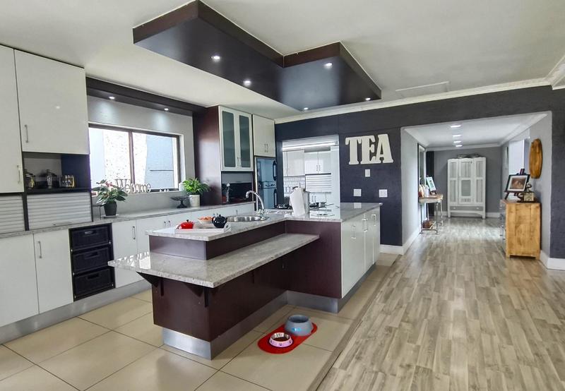 6 Bedroom Property for Sale in Blue Saddle Ranches Gauteng