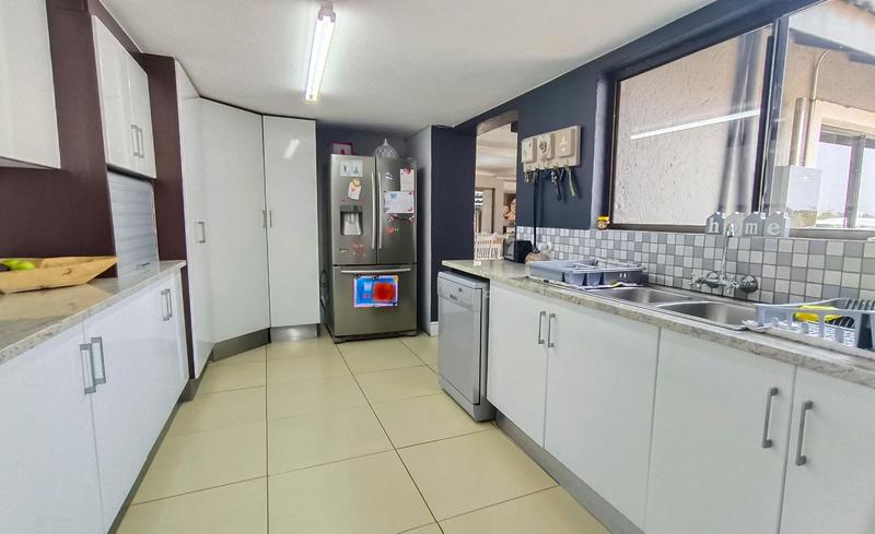 6 Bedroom Property for Sale in Blue Saddle Ranches Gauteng