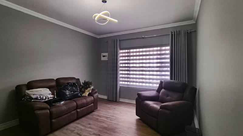 6 Bedroom Property for Sale in Blue Saddle Ranches Gauteng