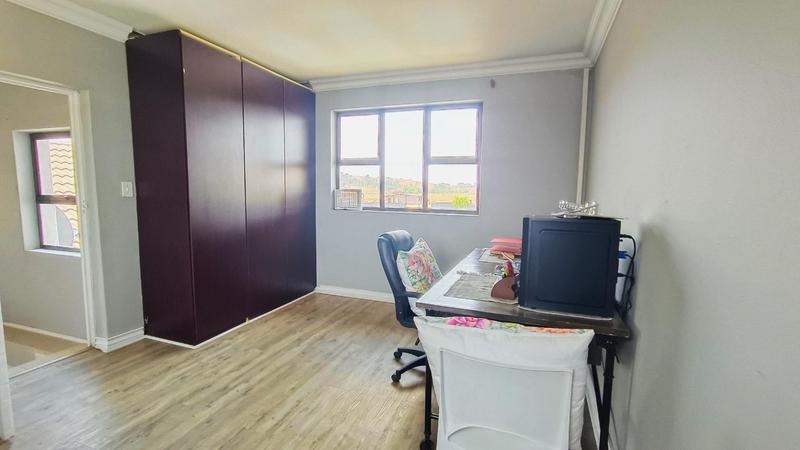 6 Bedroom Property for Sale in Blue Saddle Ranches Gauteng