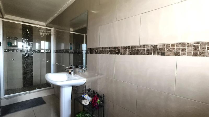 6 Bedroom Property for Sale in Blue Saddle Ranches Gauteng