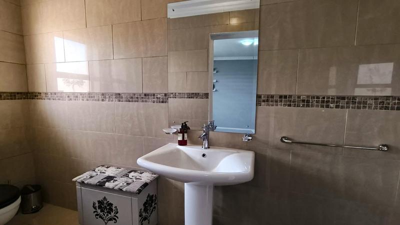 6 Bedroom Property for Sale in Blue Saddle Ranches Gauteng