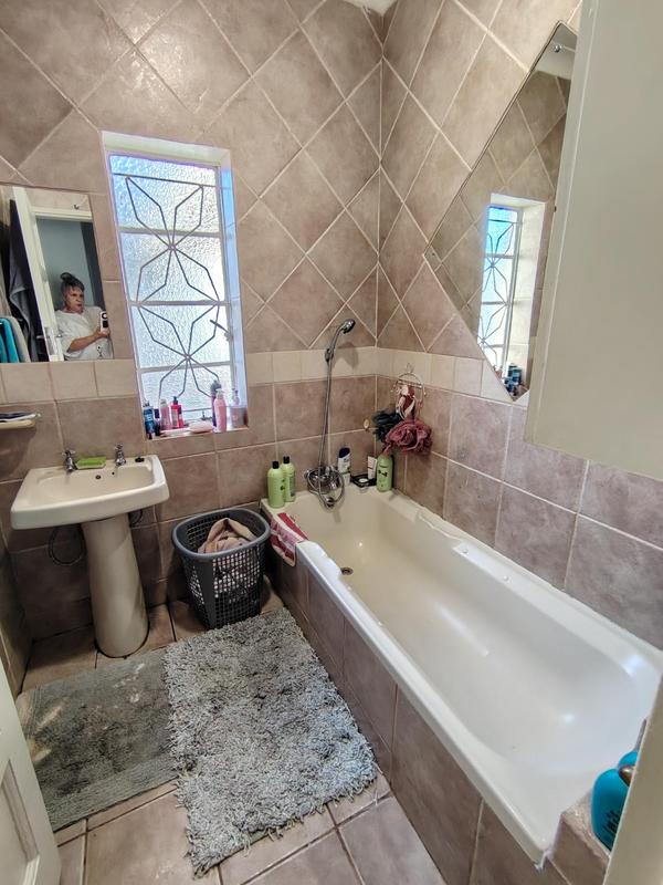 6 Bedroom Property for Sale in Gerdview Gauteng