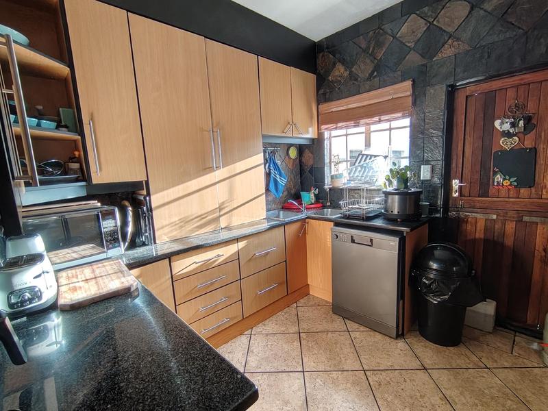 6 Bedroom Property for Sale in Gerdview Gauteng