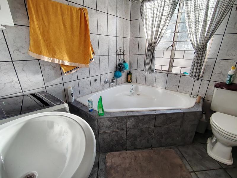6 Bedroom Property for Sale in Gerdview Gauteng