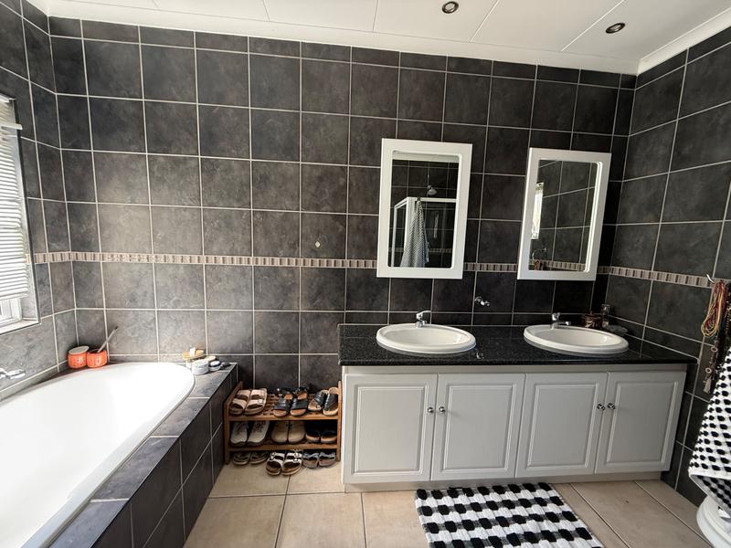 3 Bedroom Property for Sale in Midstream Estate Gauteng