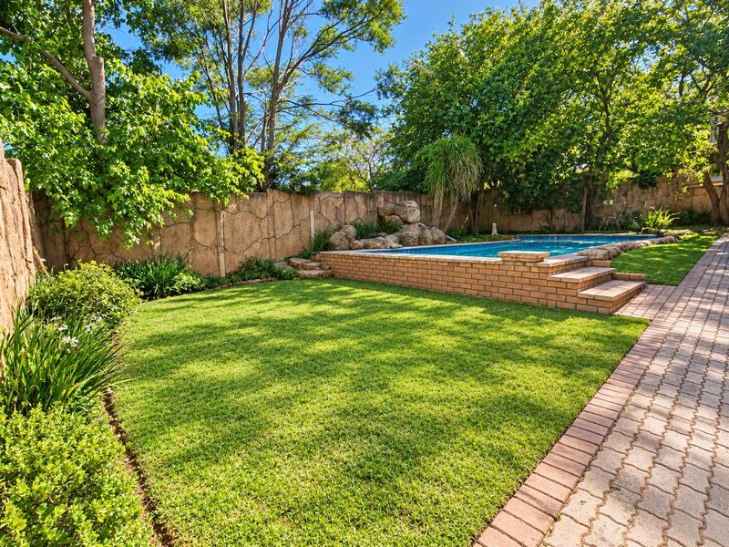 4 Bedroom Property for Sale in Heuweloord Gauteng