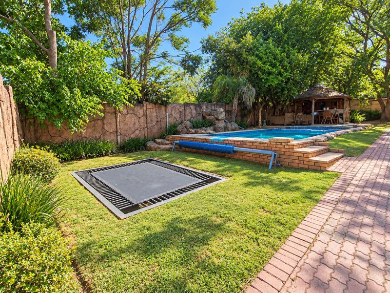 4 Bedroom Property for Sale in Heuweloord Gauteng