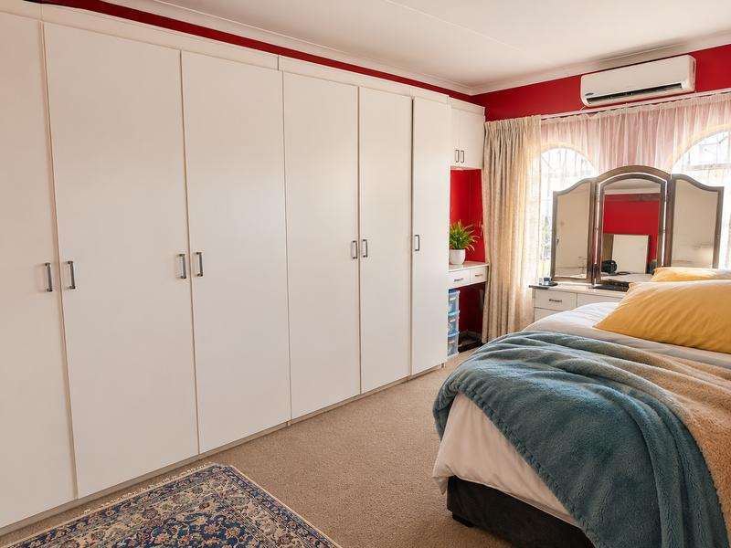 4 Bedroom Property for Sale in Heuweloord Gauteng