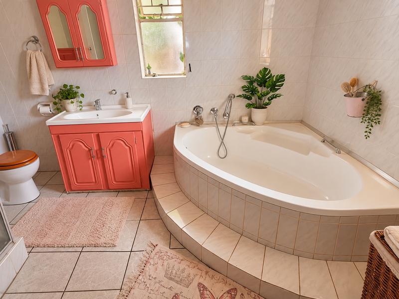 4 Bedroom Property for Sale in Heuweloord Gauteng