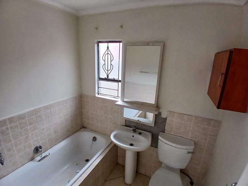 2 Bedroom Property for Sale in Olievenhoutbosch Gauteng