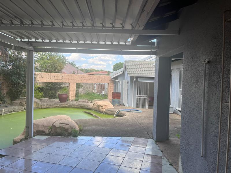3 Bedroom Property for Sale in Mulbarton Gauteng