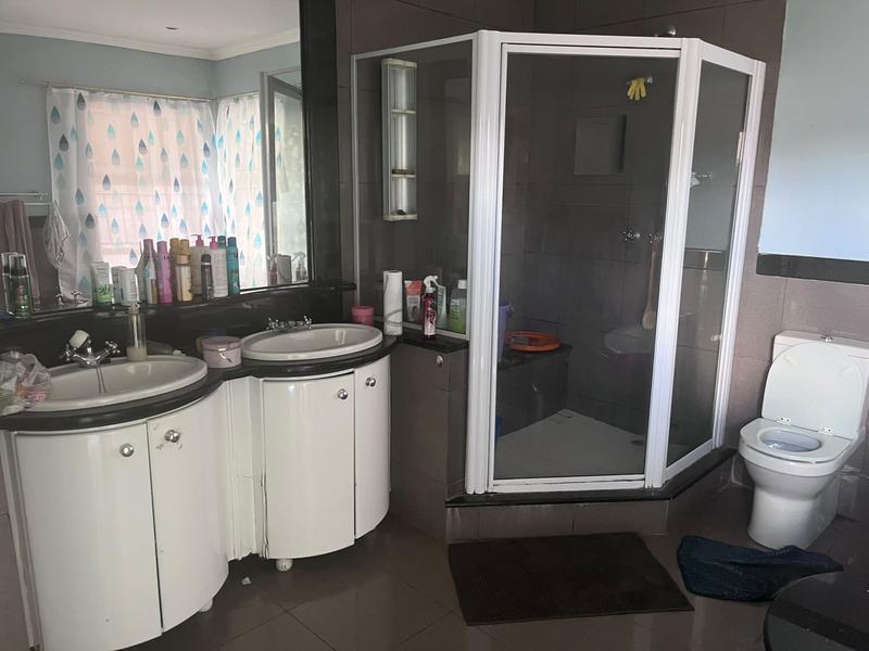 3 Bedroom Property for Sale in Mulbarton Gauteng