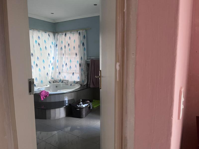 3 Bedroom Property for Sale in Mulbarton Gauteng