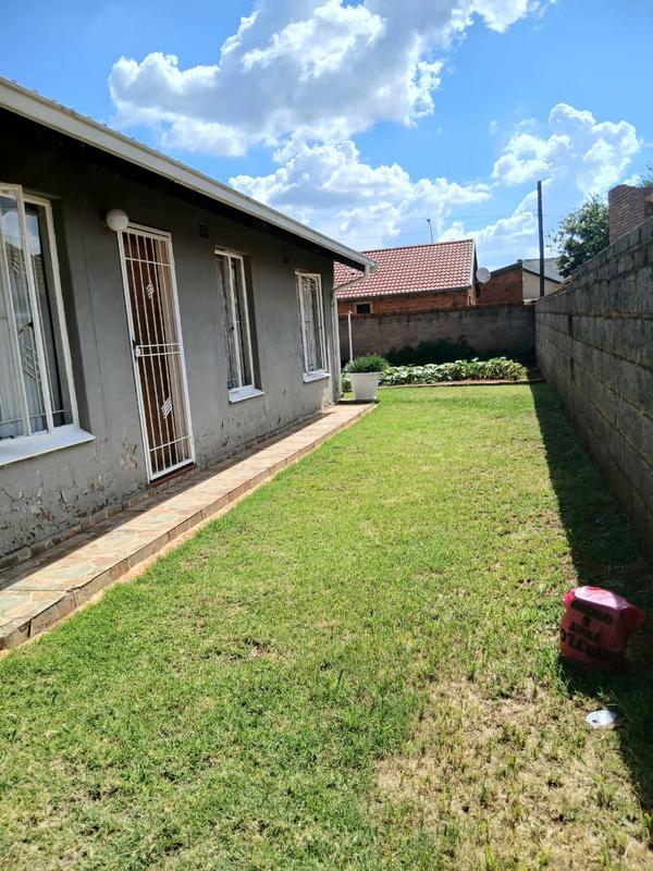 3 Bedroom Property for Sale in Protea Glen Gauteng