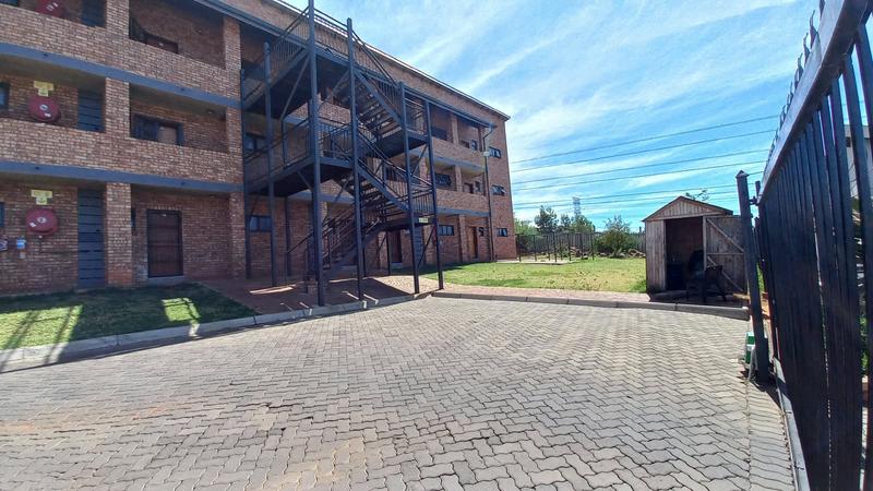 2 Bedroom Property for Sale in Elandspoort Gauteng