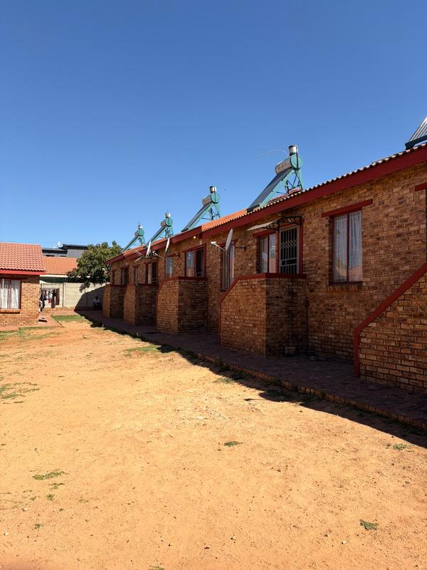 2 Bedroom Property for Sale in Olievenhoutbosch Gauteng