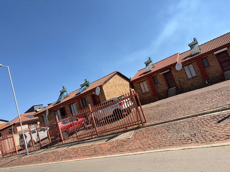 2 Bedroom Property for Sale in Olievenhoutbosch Gauteng