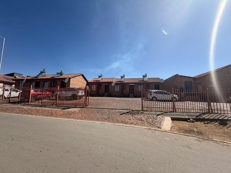 2 Bedroom Property for Sale in Olievenhoutbosch Gauteng