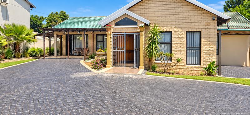 4 Bedroom Property for Sale in The Reeds Gauteng