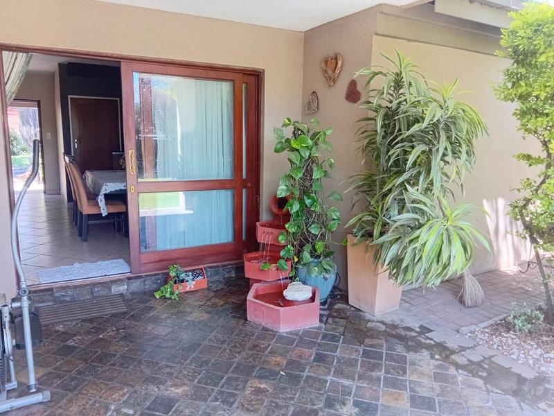 3 Bedroom Property for Sale in Thatchfield Gauteng