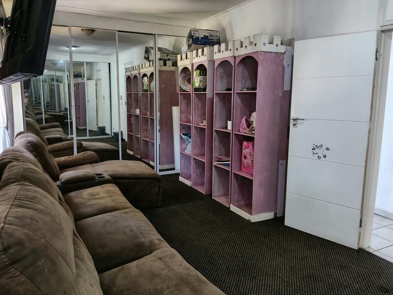 5 Bedroom Property for Sale in Albemarle Ext 2 Gauteng