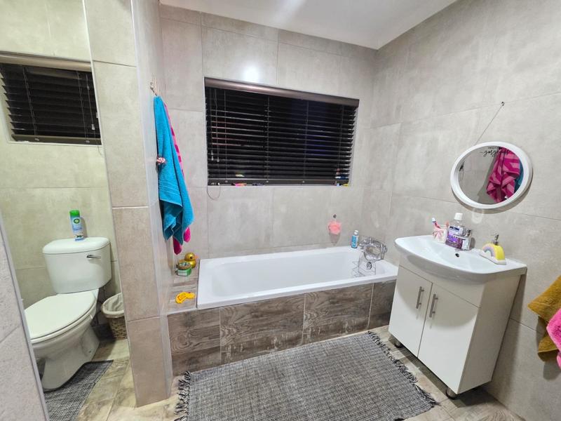 3 Bedroom Property for Sale in Rothdene Gauteng
