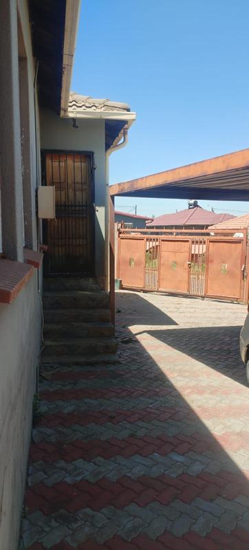 3 Bedroom Property for Sale in Clayville Gauteng
