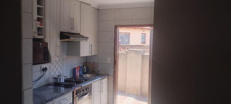 3 Bedroom Property for Sale in Clayville Gauteng