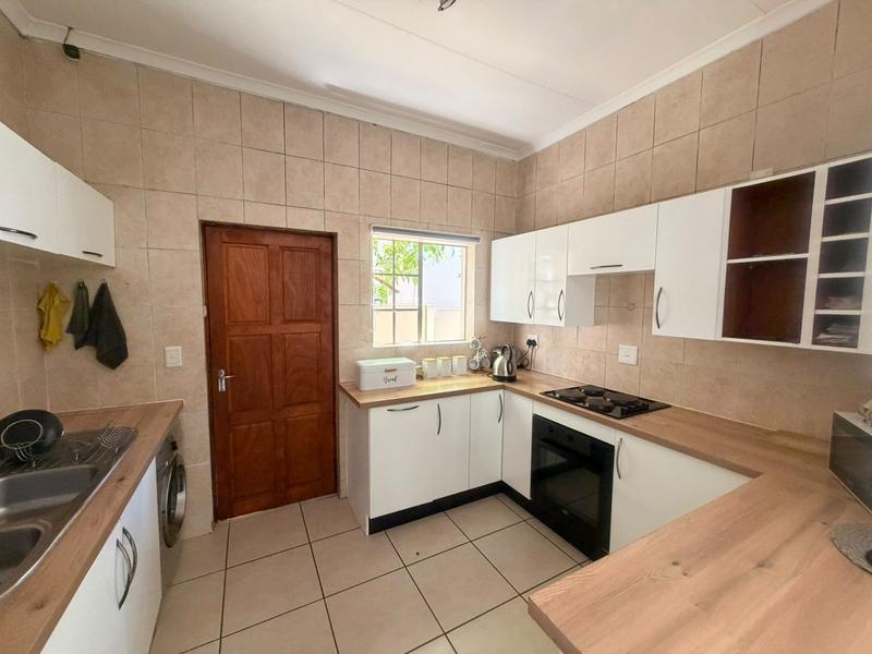 To Let 2 Bedroom Property for Rent in North Riding Gauteng
