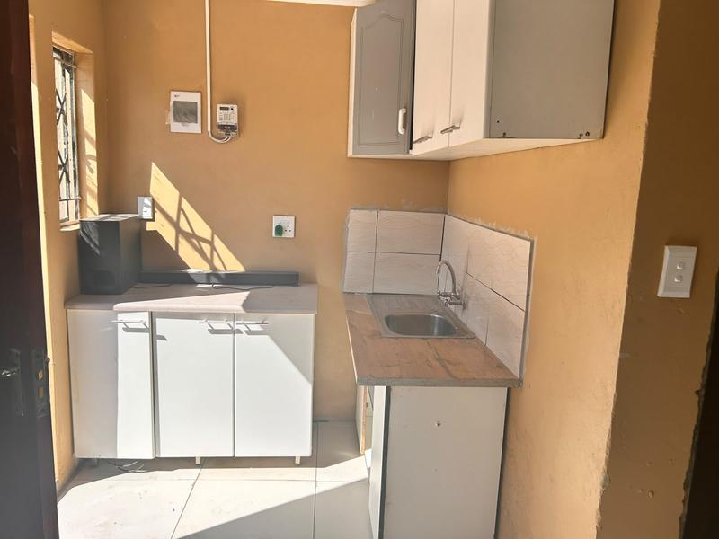 To Let 1 Bedroom Property for Rent in Primrose Gauteng