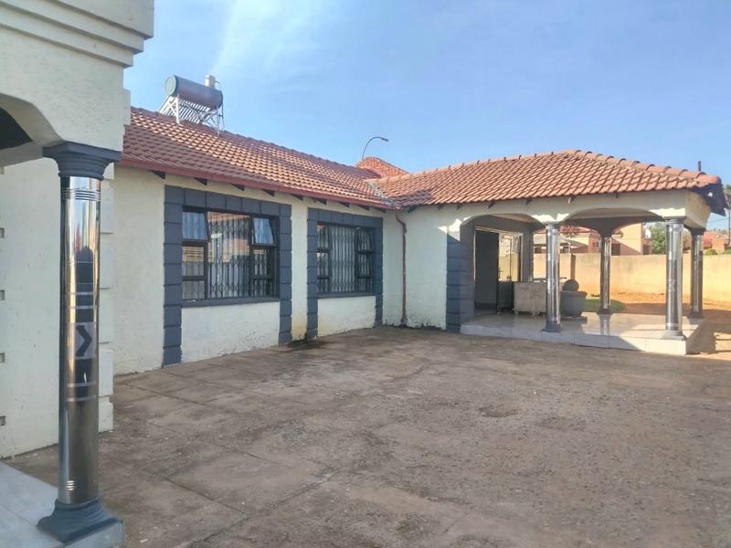 7 Bedroom Property for Sale in Lenasia South Gauteng