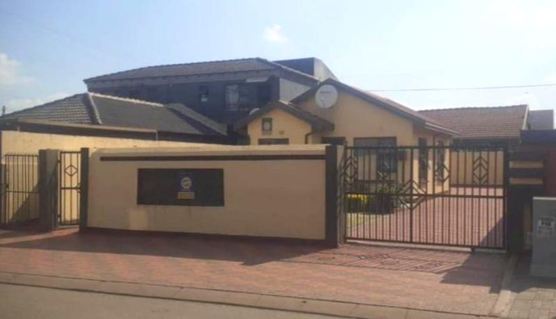 2 Bedroom Property for Sale in Protea Glen Gauteng