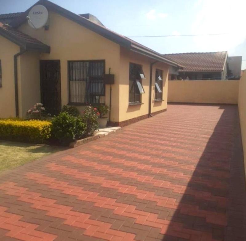 2 Bedroom Property for Sale in Protea Glen Gauteng