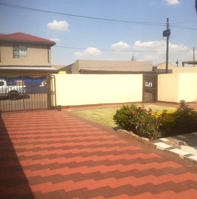 2 Bedroom Property for Sale in Protea Glen Gauteng