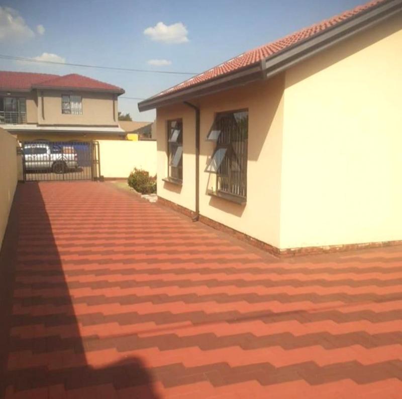 2 Bedroom Property for Sale in Protea Glen Gauteng