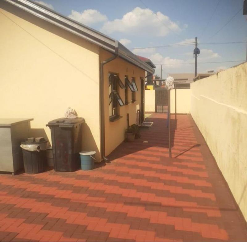 2 Bedroom Property for Sale in Protea Glen Gauteng