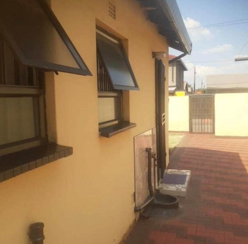 2 Bedroom Property for Sale in Protea Glen Gauteng