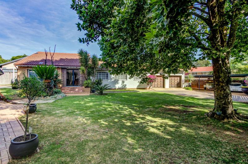 To Let 3 Bedroom Property for Rent in Farrarmere Gauteng