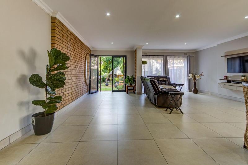 To Let 3 Bedroom Property for Rent in Farrarmere Gauteng