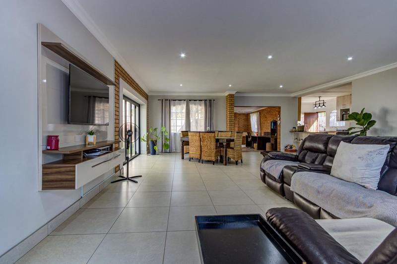 To Let 3 Bedroom Property for Rent in Farrarmere Gauteng