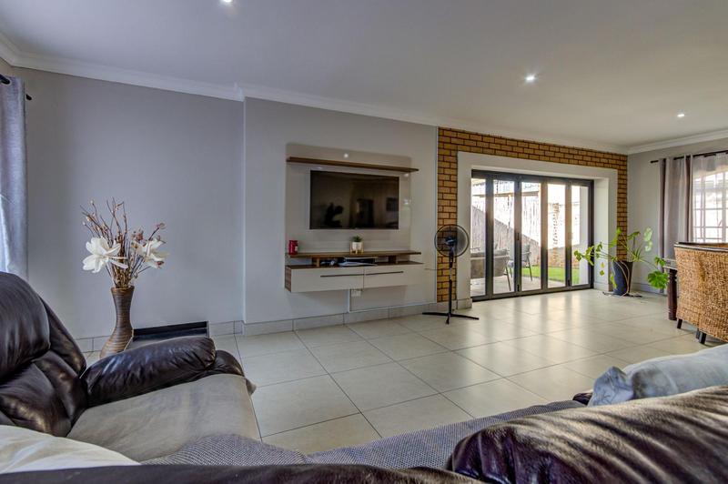 To Let 3 Bedroom Property for Rent in Farrarmere Gauteng