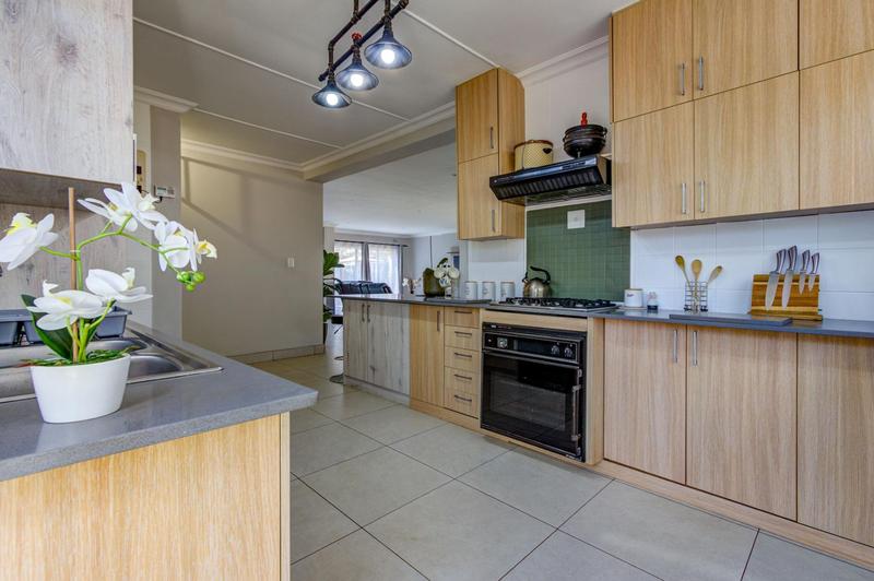 To Let 3 Bedroom Property for Rent in Farrarmere Gauteng
