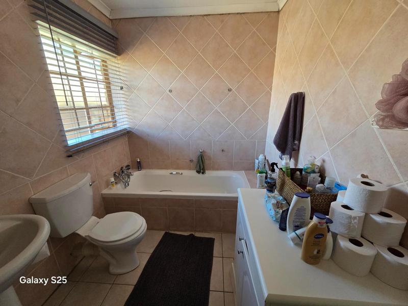 2 Bedroom Property for Sale in Elardus Park Gauteng