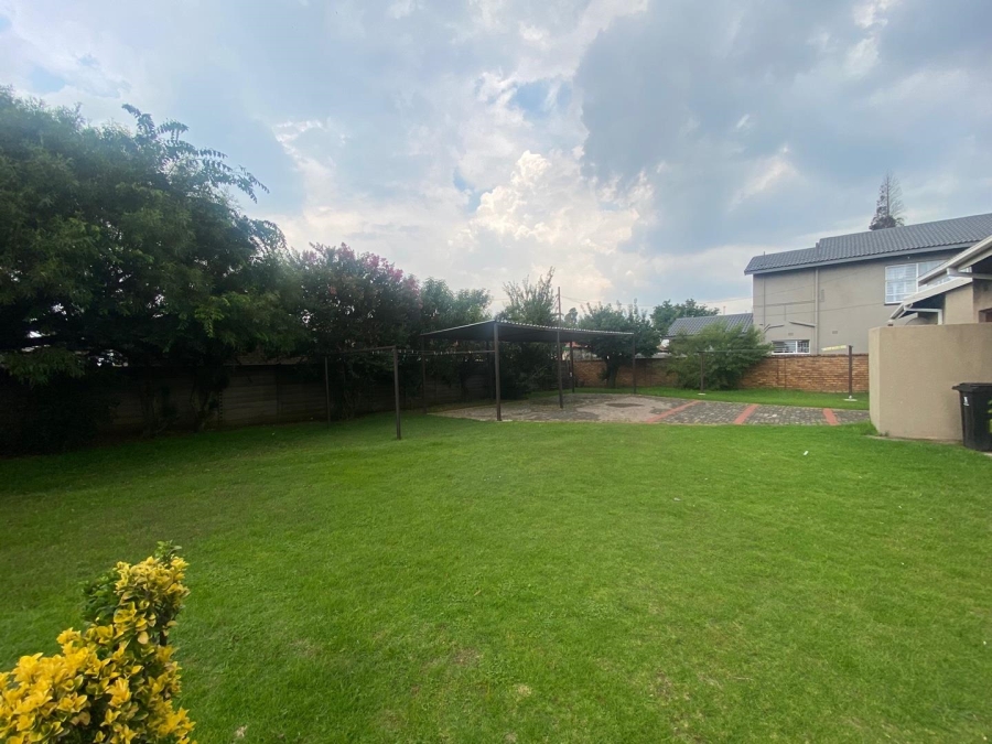 To Let 2 Bedroom Property for Rent in Mackenzie Park Gauteng