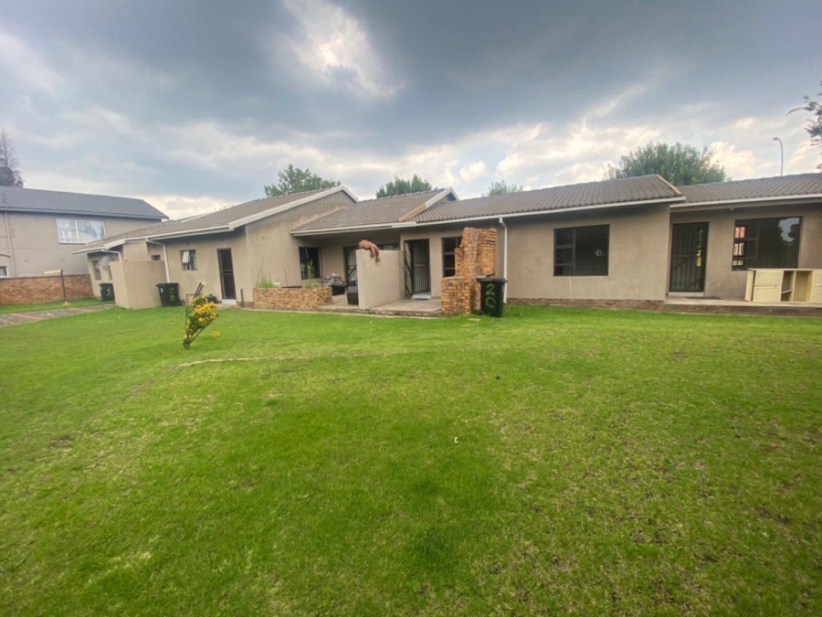 To Let 2 Bedroom Property for Rent in Mackenzie Park Gauteng