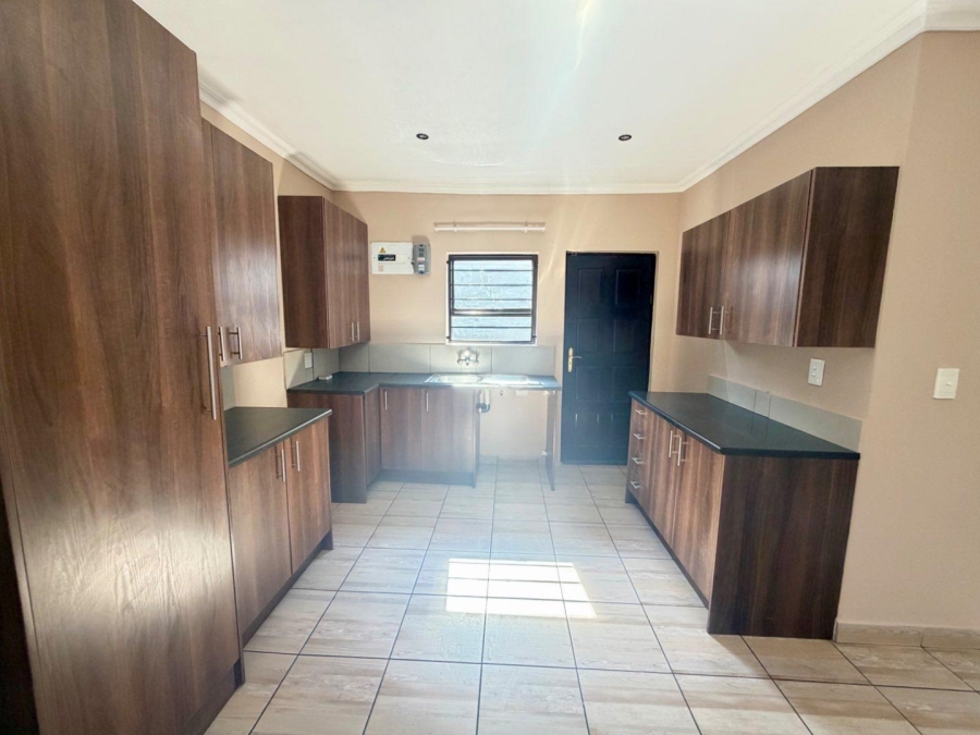 To Let 2 Bedroom Property for Rent in Mackenzie Park Gauteng