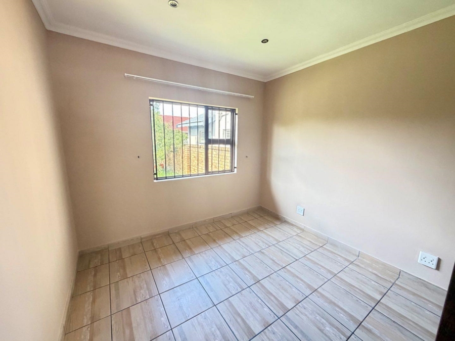 To Let 2 Bedroom Property for Rent in Mackenzie Park Gauteng