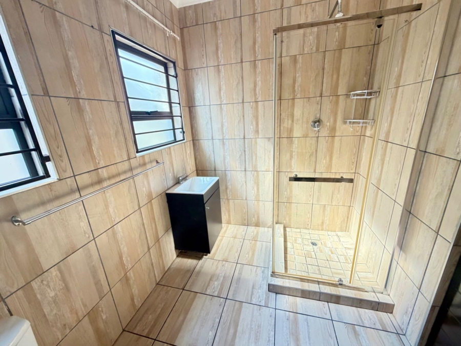 To Let 2 Bedroom Property for Rent in Mackenzie Park Gauteng