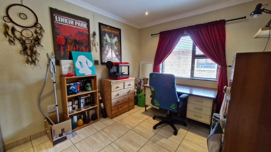 To Let 3 Bedroom Property for Rent in New Redruth Gauteng